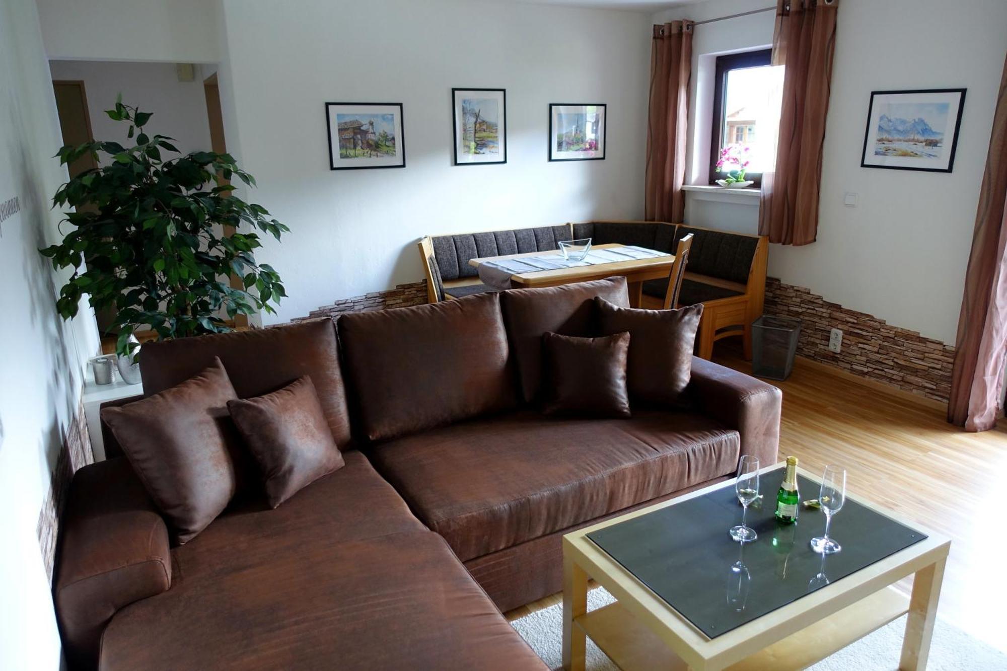 Ferienwohnung Ariane ガルミッシュ・パルテンキルヒェン エクステリア 写真