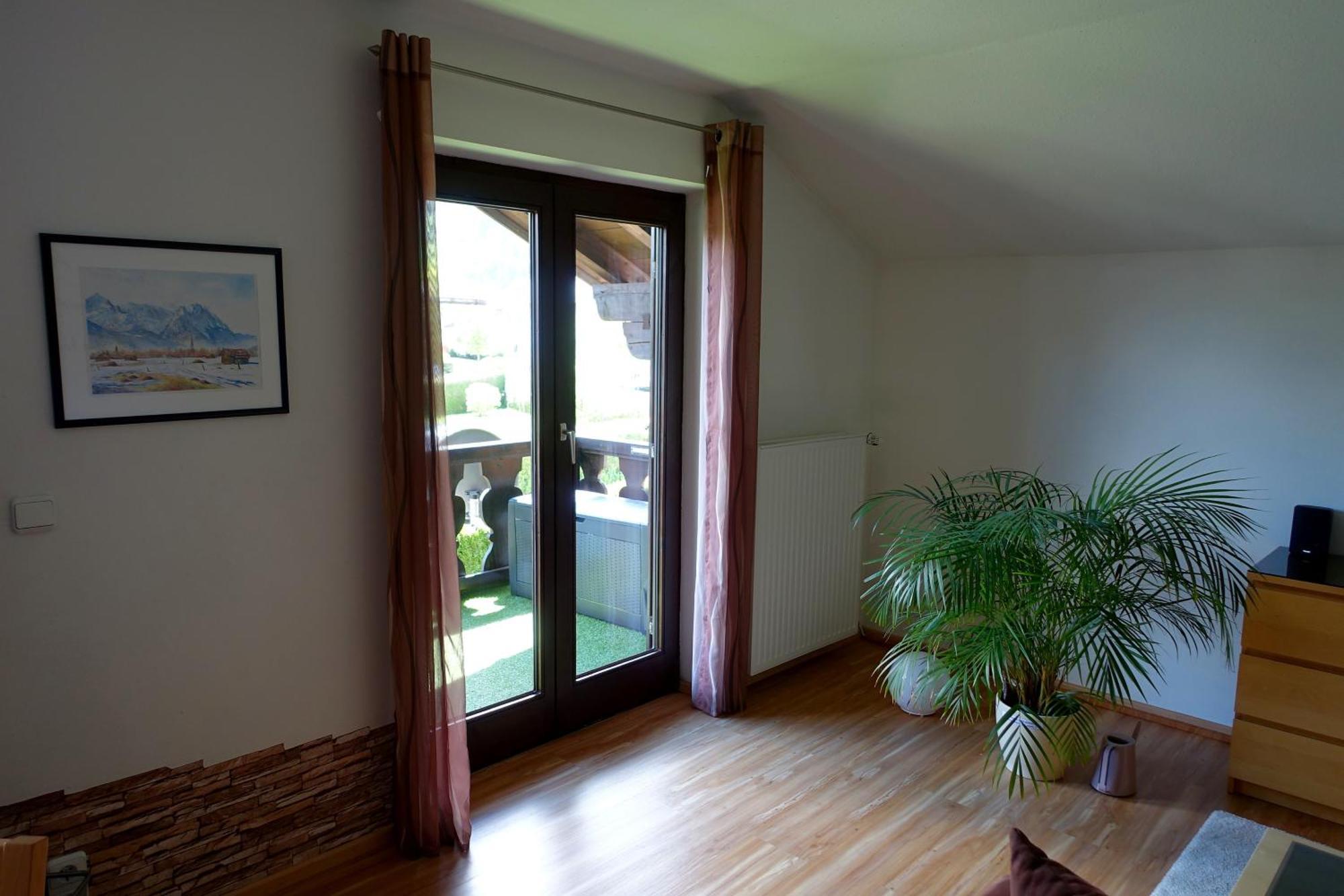 Ferienwohnung Ariane ガルミッシュ・パルテンキルヒェン エクステリア 写真